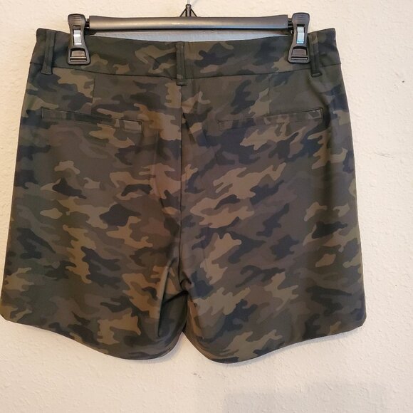 SPANX Sunshine Green Camo Women's Shorts Shape-Up Size L/12 - Picture 4 of 11